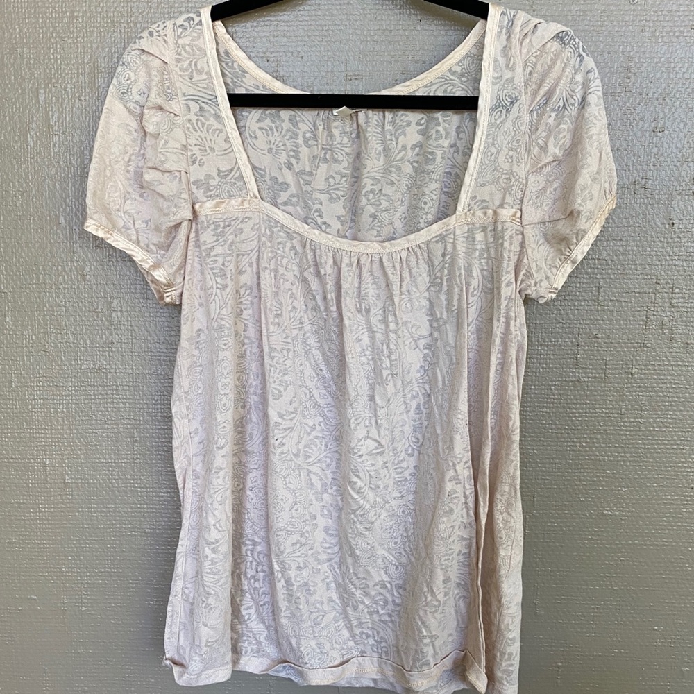 ✨Cream Flounce T-Shirt Blouse with Subtle Shine ✨